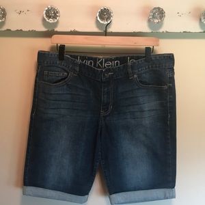 CALVIN KLEIN JEAN SHORTS, SIZE 32/14.